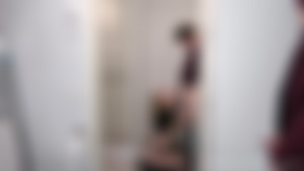 Miss MeowCat/I sucked the delivery guy's dick while my cuckold husband jerked off.mp4