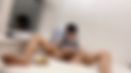 [ManyVids] Elia Blaine/Elia Blaine - Food Masturbation in Maid Outfit.m4v